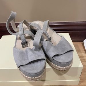 Espadrilles. Kenneth Cole